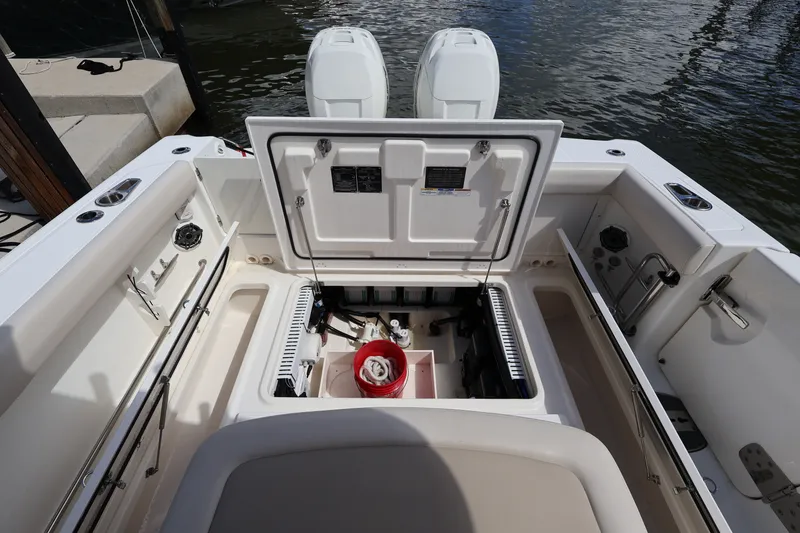 Slide: The Image of Boston Whaler 330 Outrage 2023 - 33