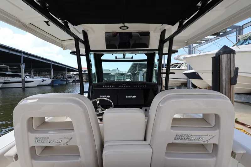 Slide: The Image of Boston Whaler 330 Outrage 2023 - 34
