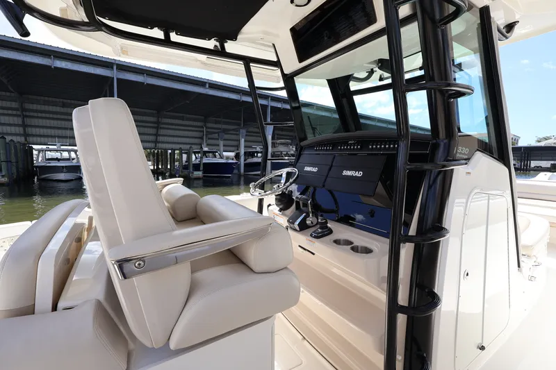 Slide: The Image of Boston Whaler 330 Outrage 2023 - 36