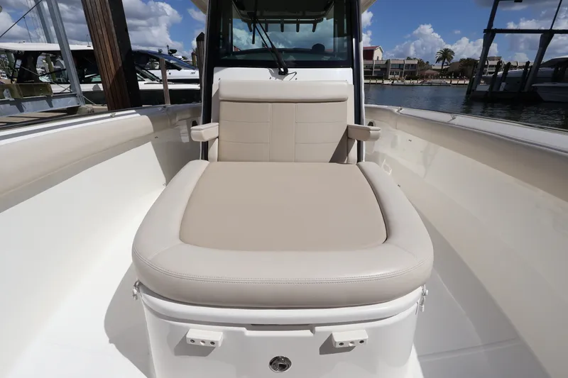 Slide: The Image of Boston Whaler 330 Outrage 2023 - 46