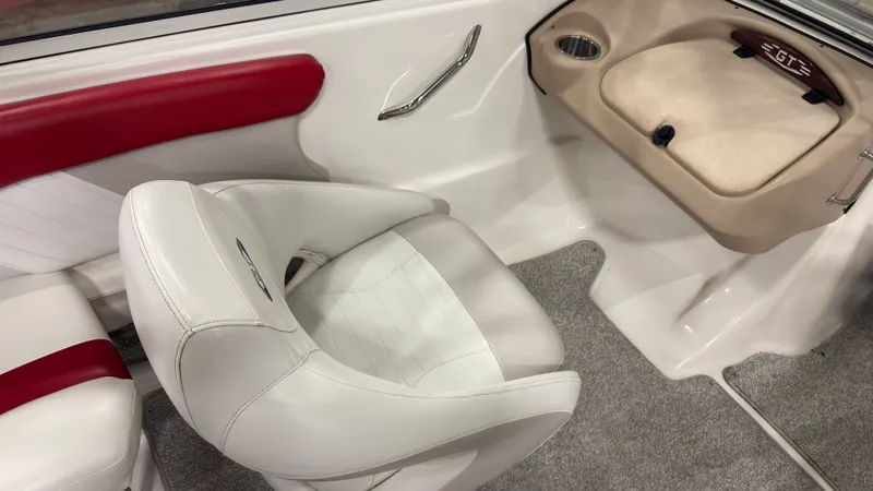 Slide: The Image of Glastron GT225 2008 - 9