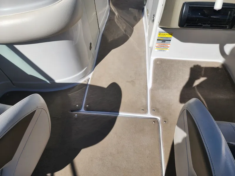 Slide: The Image of Crownline Boats 240LS 2009 - 10