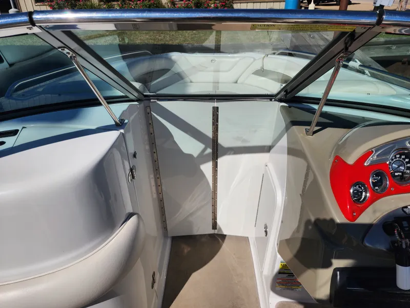 Slide: The Image of Crownline Boats 240LS 2009 - 14