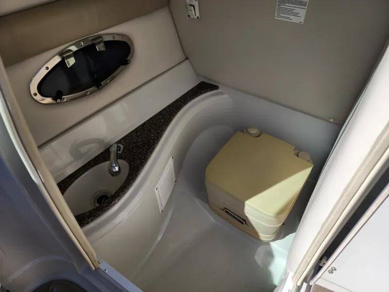 Slide: The Image of Crownline Boats 240LS 2009 - 15