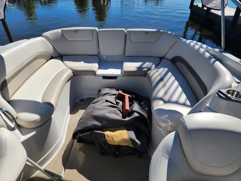 Slide: The Image of Crownline Boats 240LS 2009 - 17