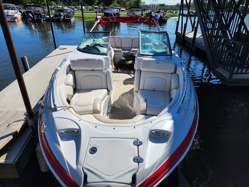 Slide: The Image of Crownline Boats 240LS 2009 - 3