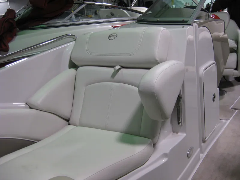 Slide: The Image of Crownline Boats 240LS 2009 - 7