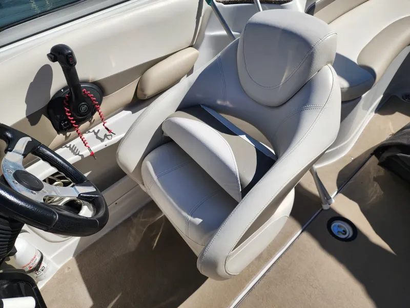 Slide: The Image of Crownline Boats 240LS 2009 - 8