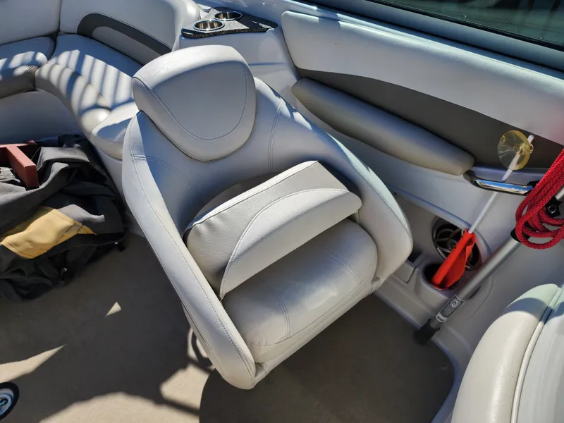 Slide: The Image of Crownline Boats 240LS 2009 - 9