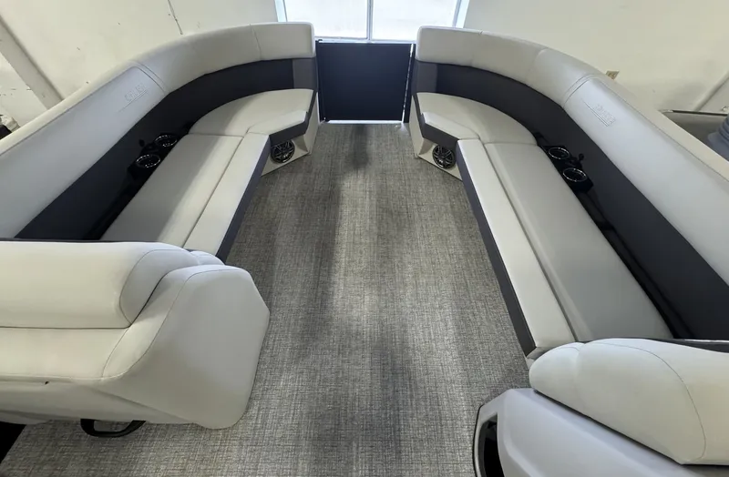 Slide: The Image of Harris 230 Cruiser 2025 - 23