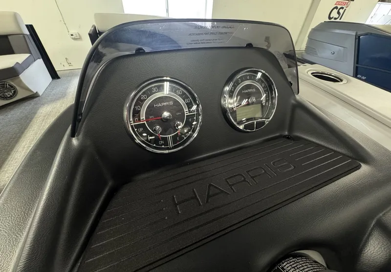 Slide: The Image of Harris 230 Cruiser 2025 - 10