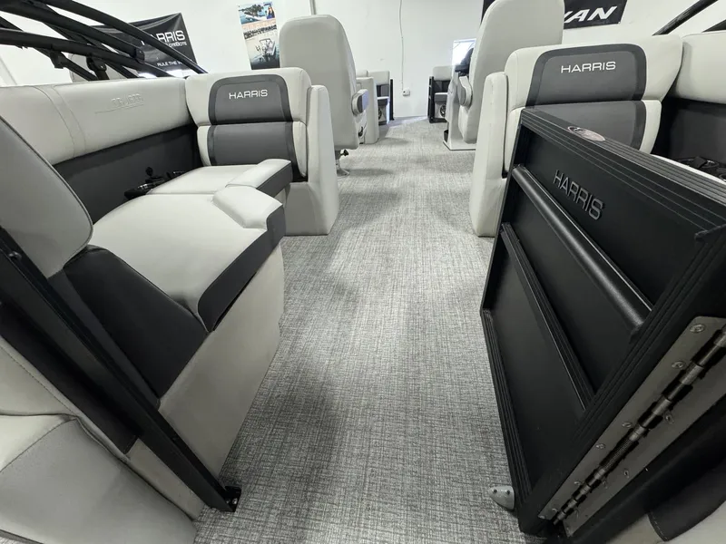 Slide: The Image of Harris 230 Cruiser 2025 - 4