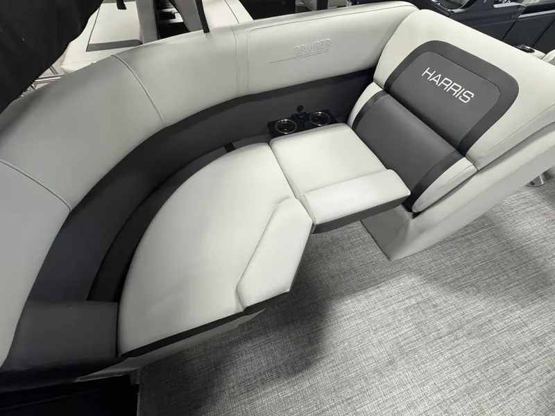 Slide: The Image of Harris 230 Cruiser 2025 - 5