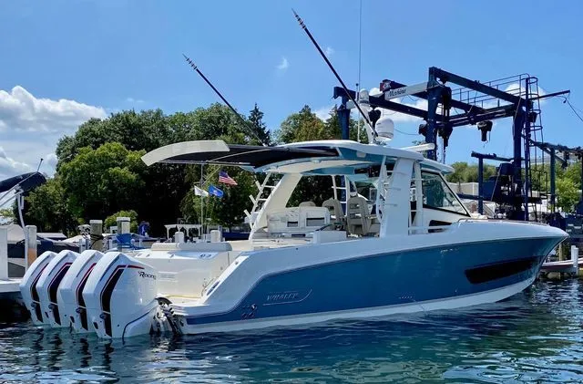 Slide: The Image of Boston Whaler 420 OUTRAGE 2021 - 1