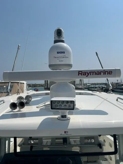 Slide: The Image of Boston Whaler 420 OUTRAGE 2021 - 11