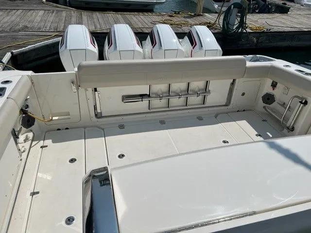 Slide: The Image of Boston Whaler 420 OUTRAGE 2021 - 13