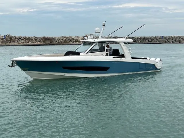 Slide: The Image of Boston Whaler 420 OUTRAGE 2021 - 2