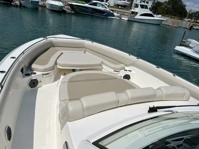Slide: The Image of Boston Whaler 420 OUTRAGE 2021 - 21