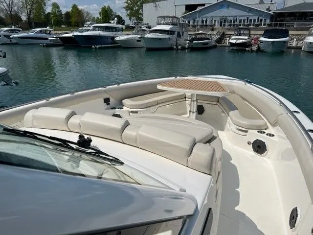 Slide: The Image of Boston Whaler 420 OUTRAGE 2021 - 22