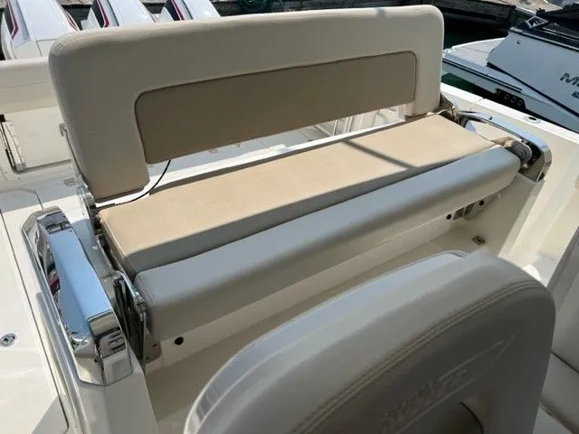 Slide: The Image of Boston Whaler 420 OUTRAGE 2021 - 29