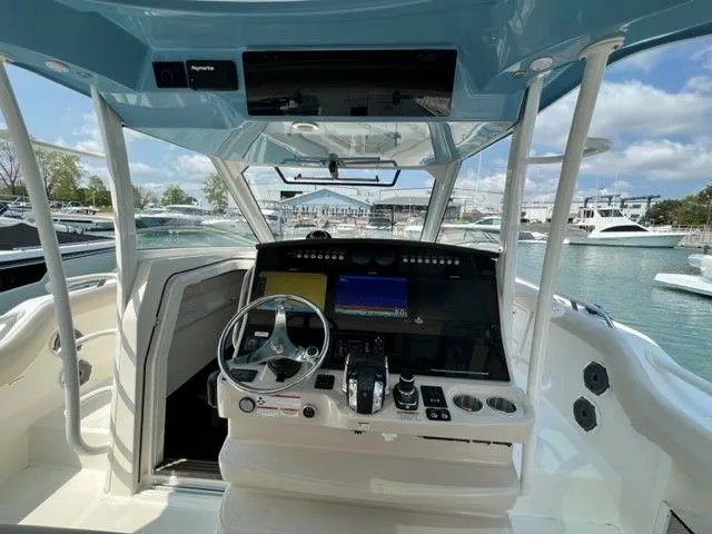 Slide: The Image of Boston Whaler 420 OUTRAGE 2021 - 30