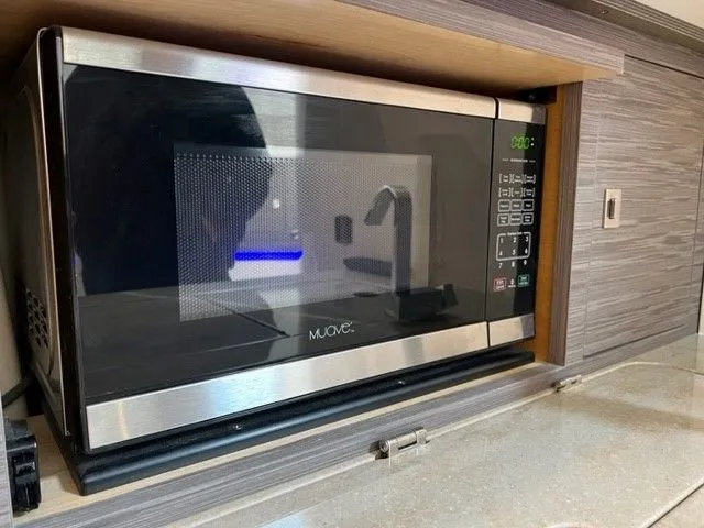 Slide: The Image of Boston Whaler 420 OUTRAGE 2021 - 47