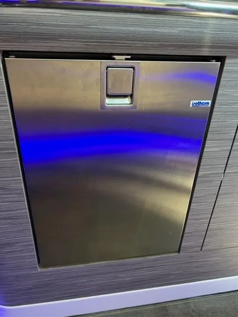 Slide: The Image of Boston Whaler 420 OUTRAGE 2021 - 48