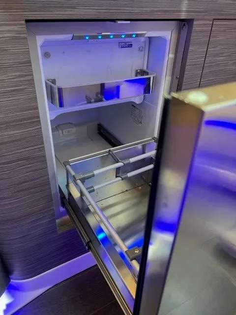 Slide: The Image of Boston Whaler 420 OUTRAGE 2021 - 49