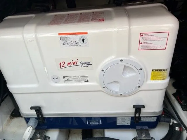 Slide: The Image of Boston Whaler 420 OUTRAGE 2021 - 53