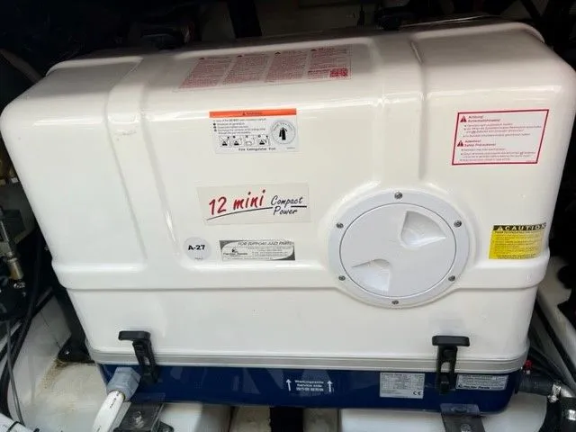 Slide: The Image of Boston Whaler 420 OUTRAGE 2021 - 54