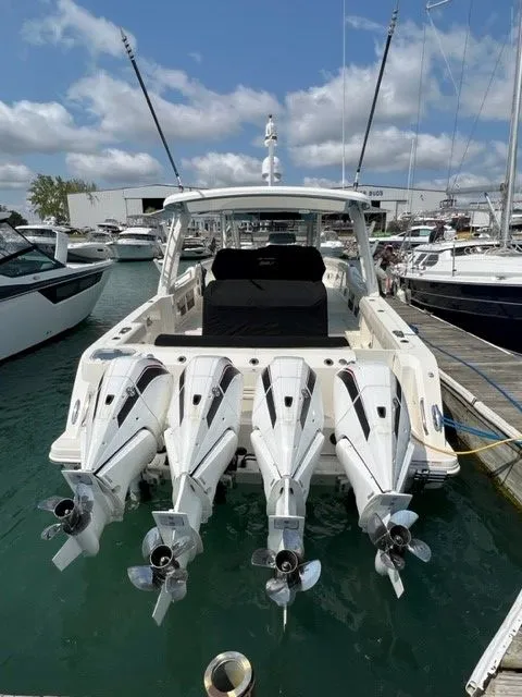 Slide: The Image of Boston Whaler 420 OUTRAGE 2021 - 57