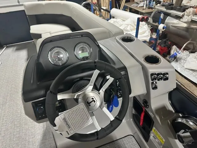 Slide: The Image of Harris 230 Cruiser 2025 - 3