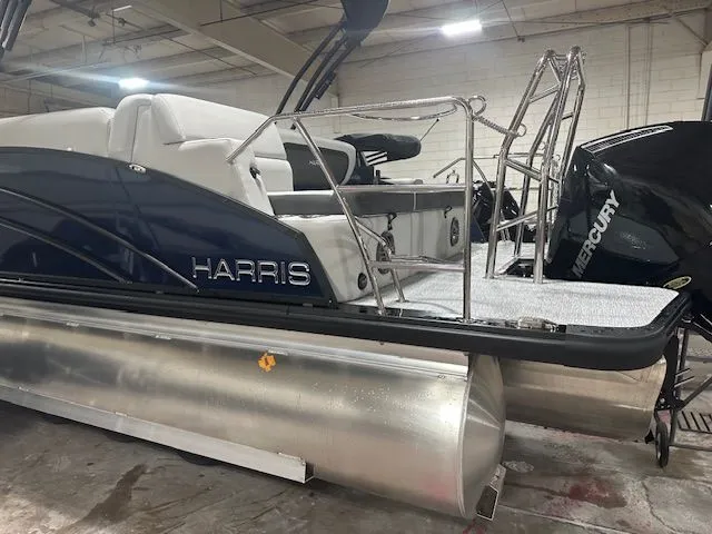Slide: The Image of Harris 250 Cruiser 2025 - 12
