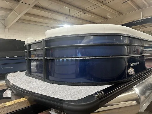 Slide: The Image of Harris 250 Cruiser 2025 - 2