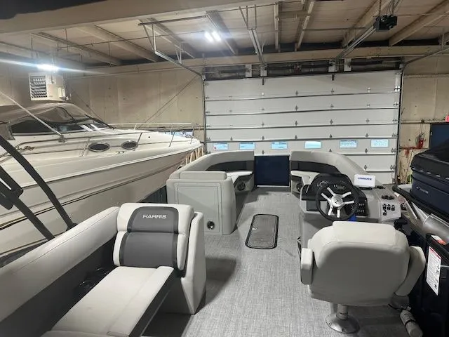 Slide: The Image of Harris 250 Cruiser 2025 - 4