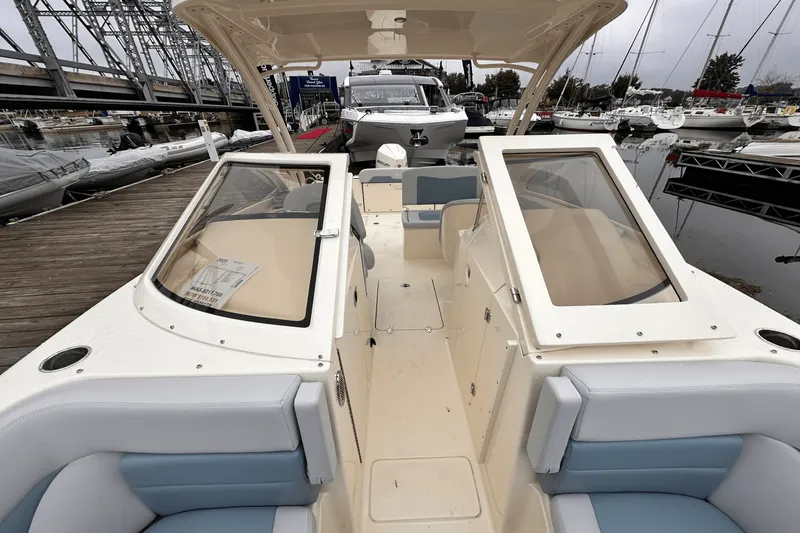 Slide: The Image of Scout 240 Dorado 2025 - 10