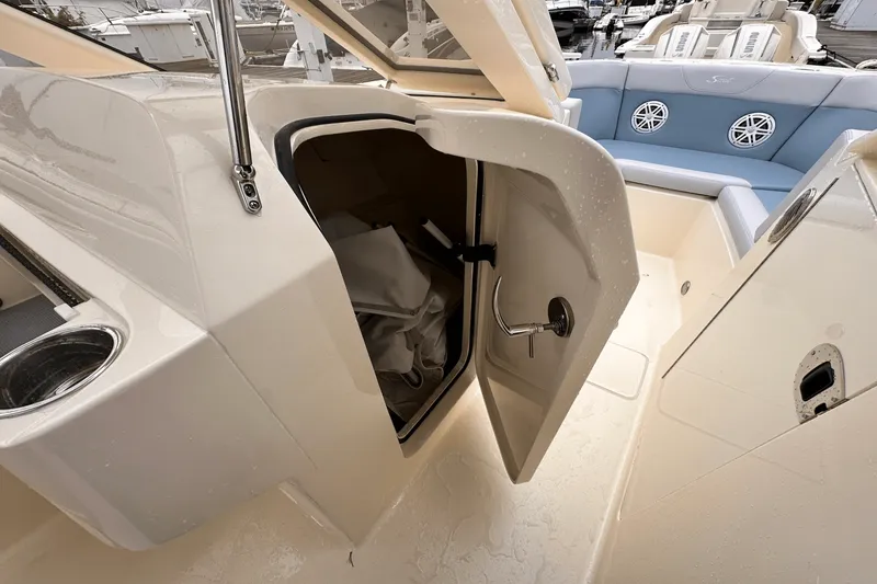 Slide: The Image of Scout 240 Dorado 2025 - 12