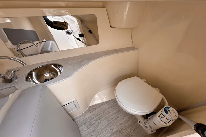 Slide: The Image of Scout 240 Dorado 2025 - 13