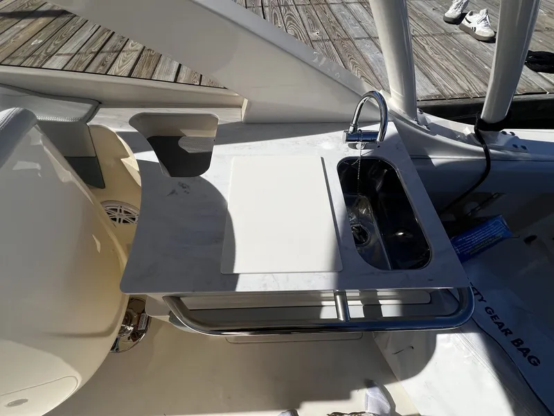 Slide: The Image of Scout 240 Dorado 2025 - 15