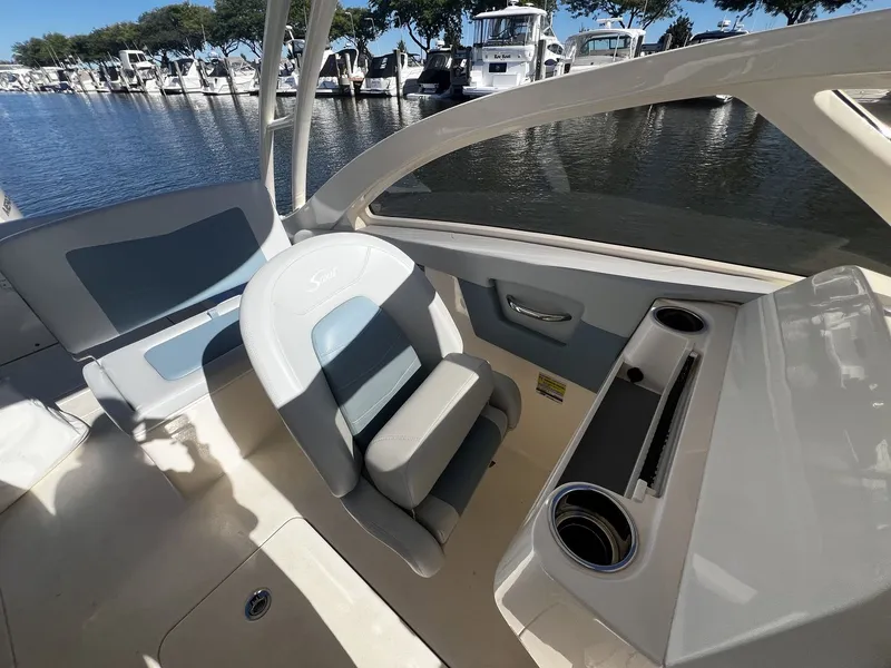 Slide: The Image of Scout 240 Dorado 2025 - 8