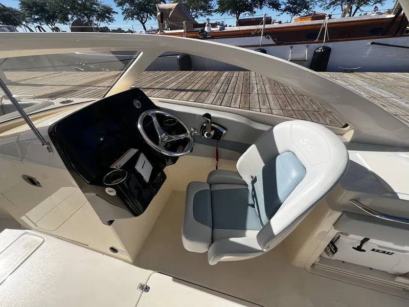Slide: The Image of Scout 240 Dorado 2025 - 6