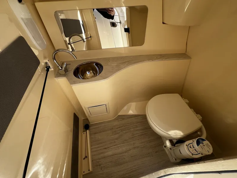 Slide: The Image of Scout 240 Dorado 2025 - 13