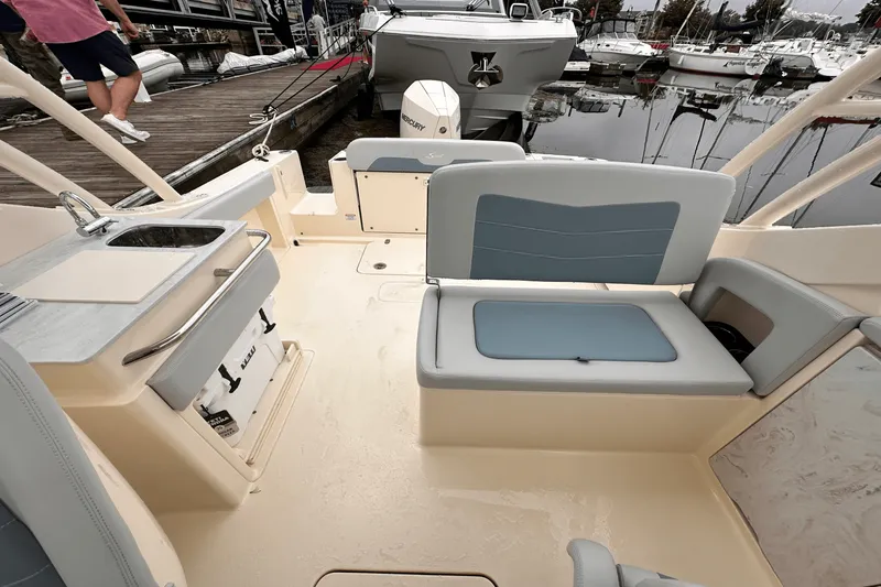 Slide: The Image of Scout 240 Dorado 2025 - 5