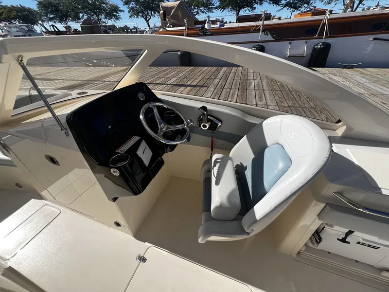 Slide: The Image of Scout 240 Dorado 2025 - 10