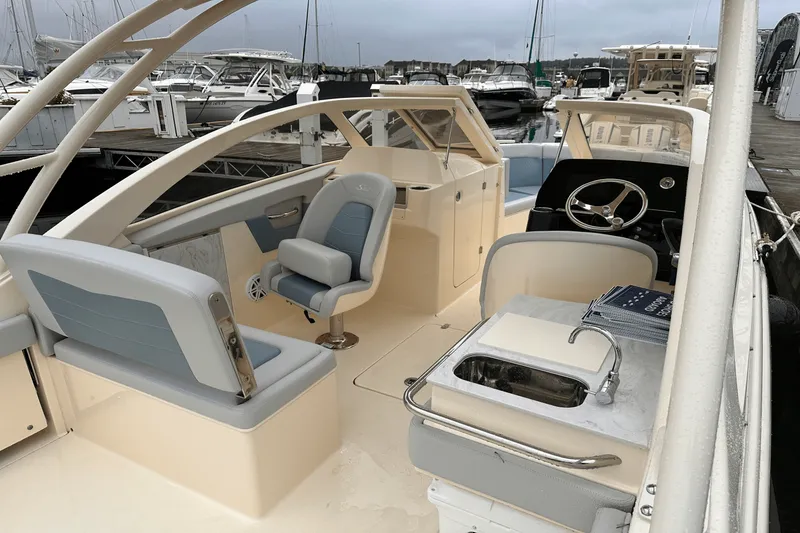 Slide: The Image of Scout 240 Dorado 2025 - 6