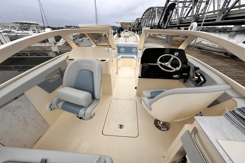 Slide: The Image of Scout 240 Dorado 2025 - 8