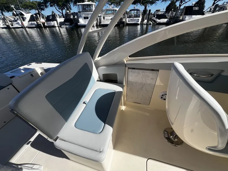 Slide: The Image of Scout 240 Dorado 2025 - 11