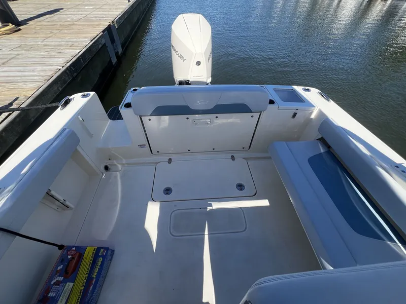 Slide: The Image of Scout 240 Dorado 2025 - 9