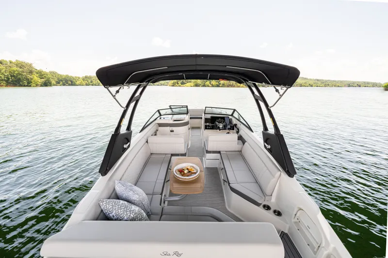 Slide: The Image of Sea Ray SDX 270 2025 - 12