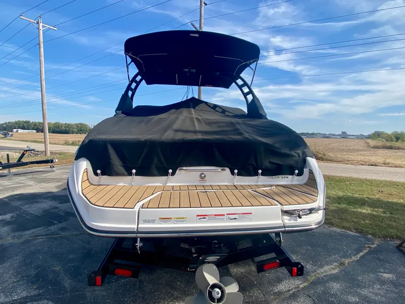 Slide: The Image of Sea Ray SDX 270 2025 - 7